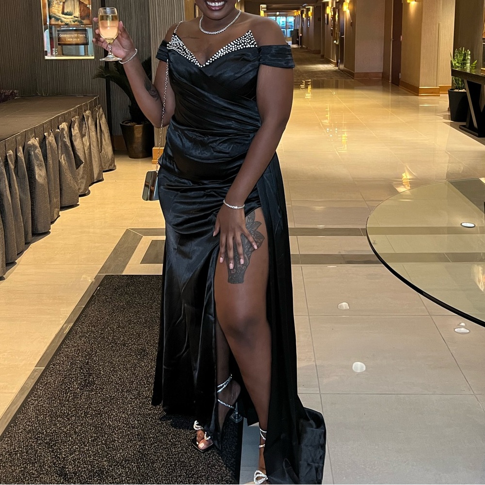 Amazon Black Elegant Formal Dress with Side Slit